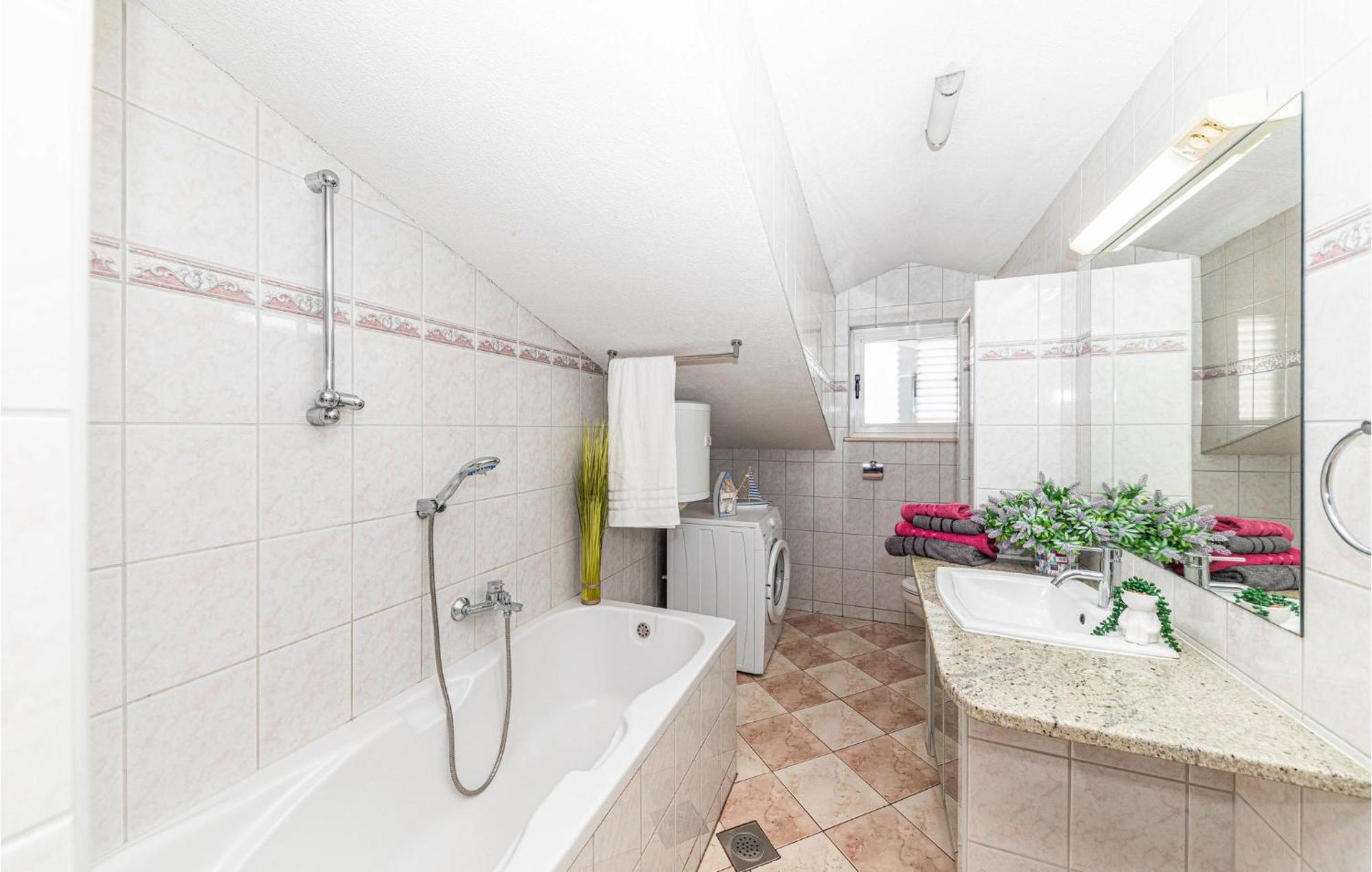 Nice Apartment In Kastel Stafilic With Sauna Kaštela المظهر الخارجي الصورة